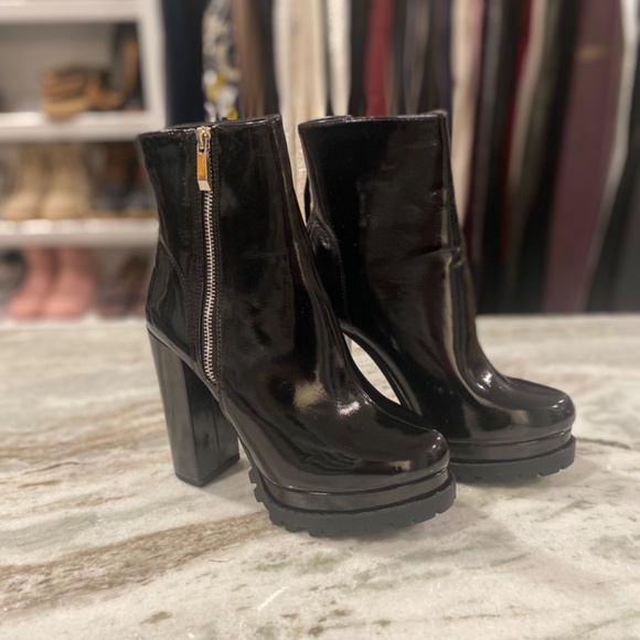 NEW Black faux patent zippered heel boots size 7 - Picture 2 of 6